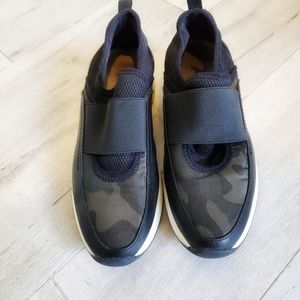 ANNE KLIEN WALKING 👟